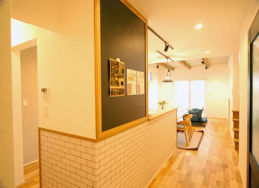 白いさんかく屋根のいえの暮らし