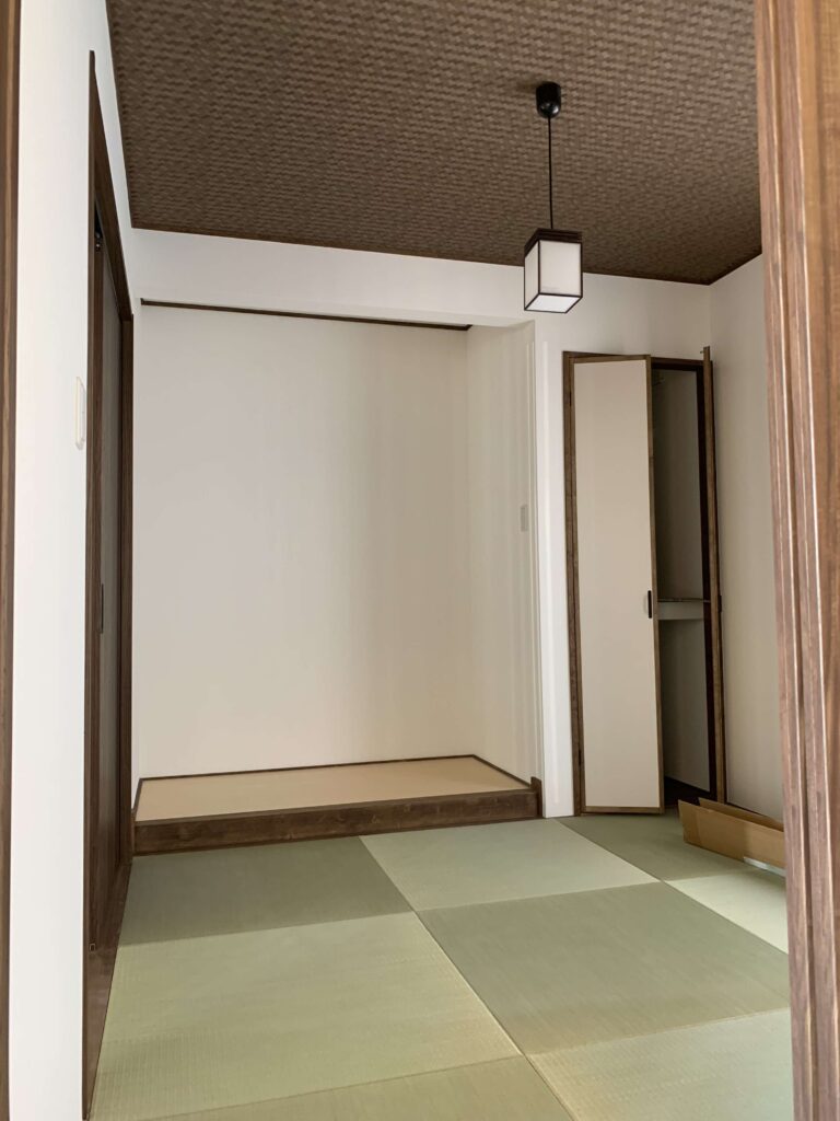 東西にのびるいえの暮らし