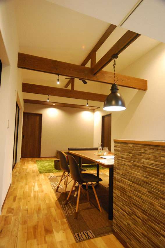 広い庭の「平屋のいえ」の暮らし
