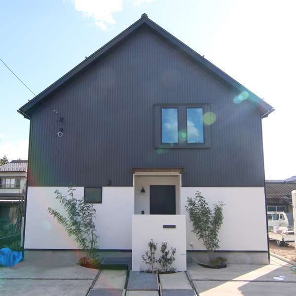 倉庫のようないえの暮らし