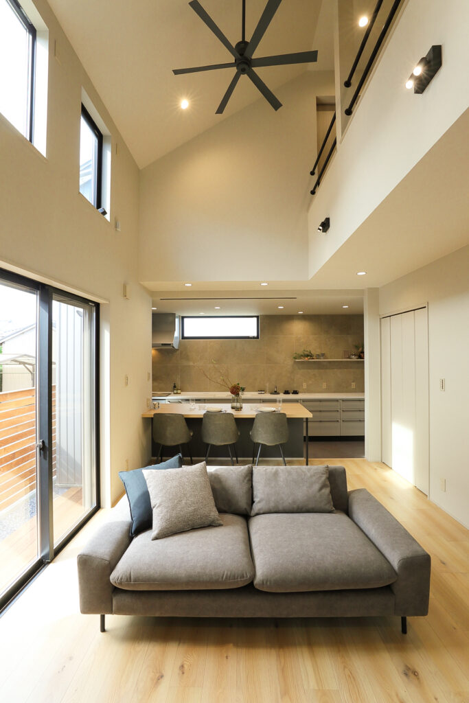 コックピットキッチンから家族の笑顔を見渡す暮らし