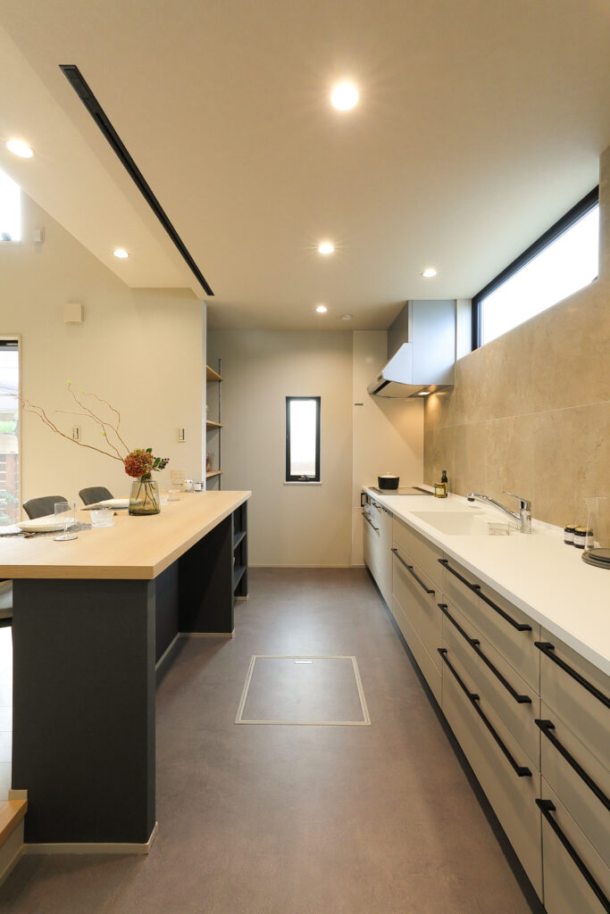 コックピットキッチンから家族の笑顔を見渡す暮らし